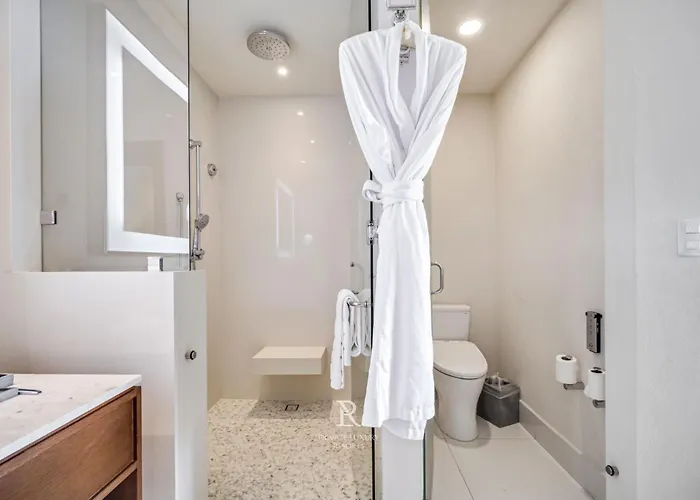 Three Bdr Ocean Front Lockoff - La Valencia Resort