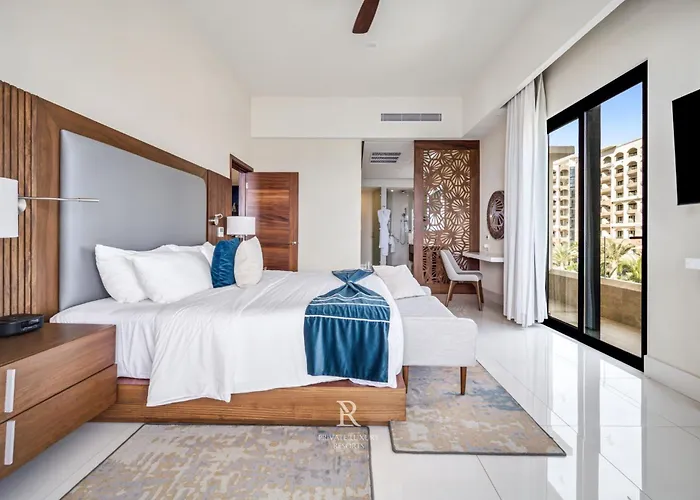 Three Bdr Ocean Front Lockoff - La Valencia Resort