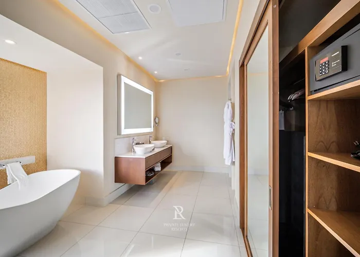 Resort Three Bdr Ocean Front Lockoff - La Valencia *