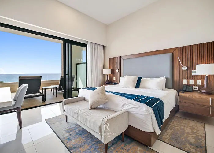 Three Bdr Ocean Front Lockoff - La Valencia Resort
